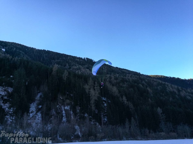 DH52.17 Luesen-Paragliding-217
