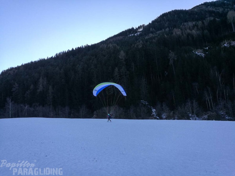 DH52.17 Luesen-Paragliding-220