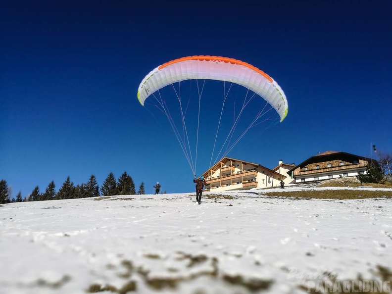 DH52.17 Luesen-Paragliding-248