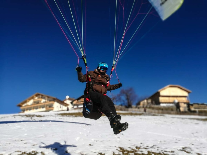 DH52.17 Luesen-Paragliding-250