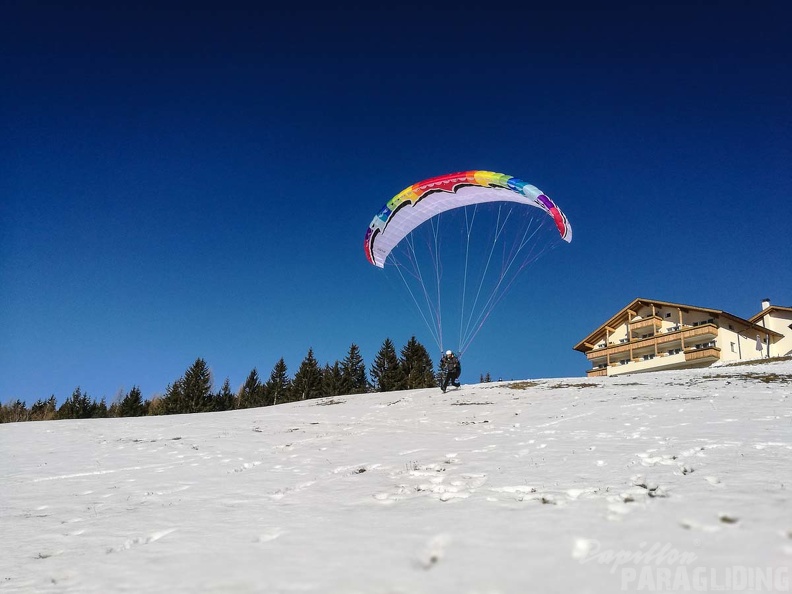 DH52.17 Luesen-Paragliding-256