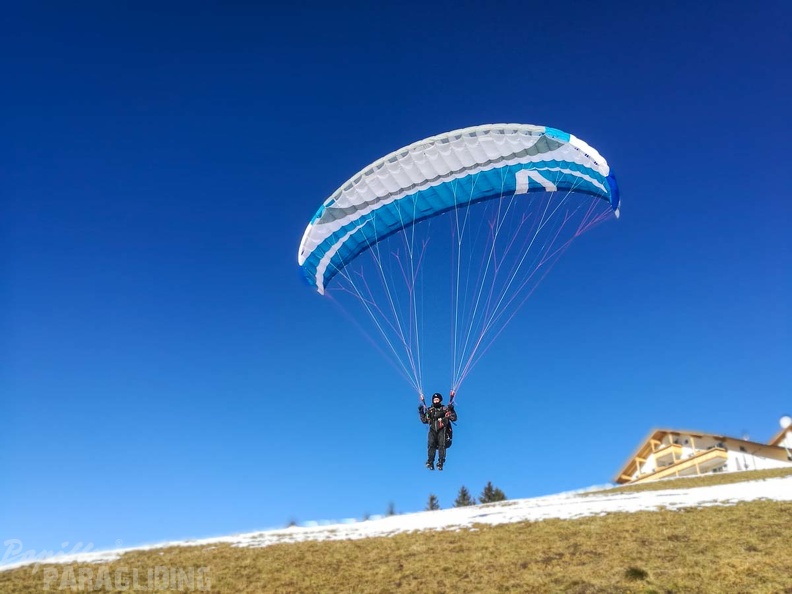 DH52.17 Luesen-Paragliding-271