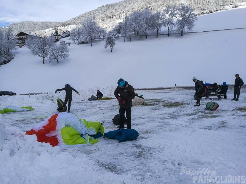 DH52.17 Luesen-Paragliding-385