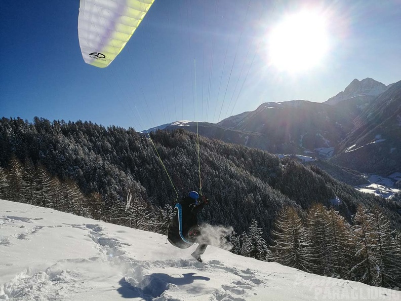 DH52.17 Luesen-Paragliding-433