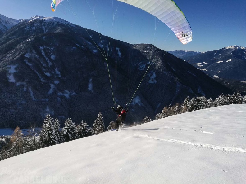 DH52.17 Luesen-Paragliding-475