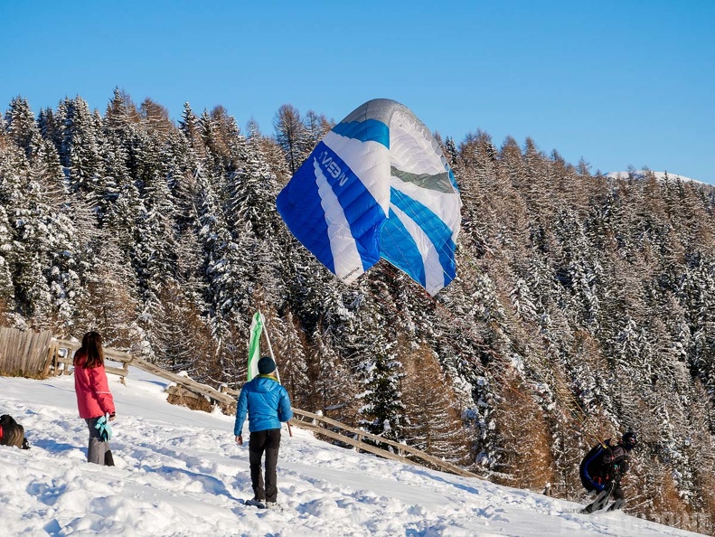 DH52.17 Luesen-Paragliding-582