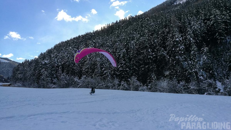 DH1.18 Luesen-Paragliding-370