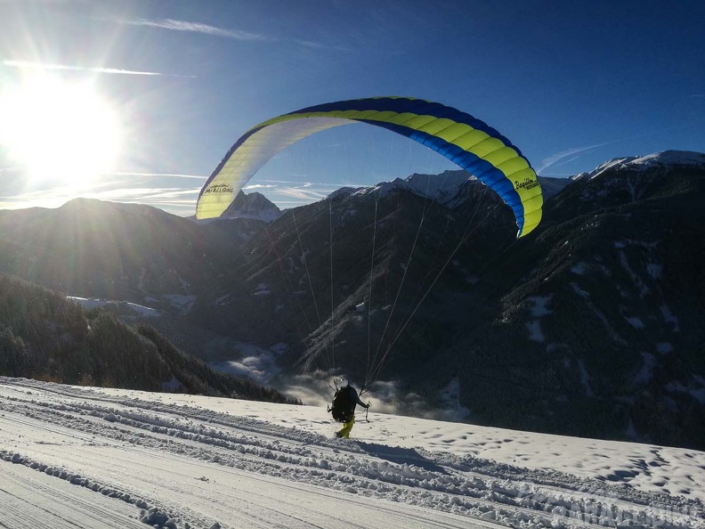 DH1.18 Luesen-Paragliding-440
