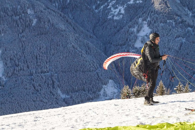 DH1.18 Luesen-Paragliding-460