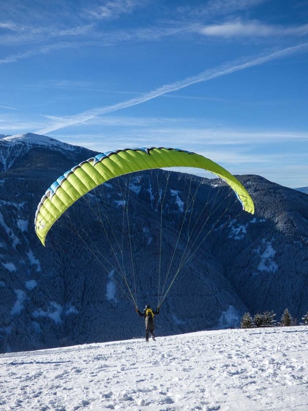 DH1.18 Luesen-Paragliding-525