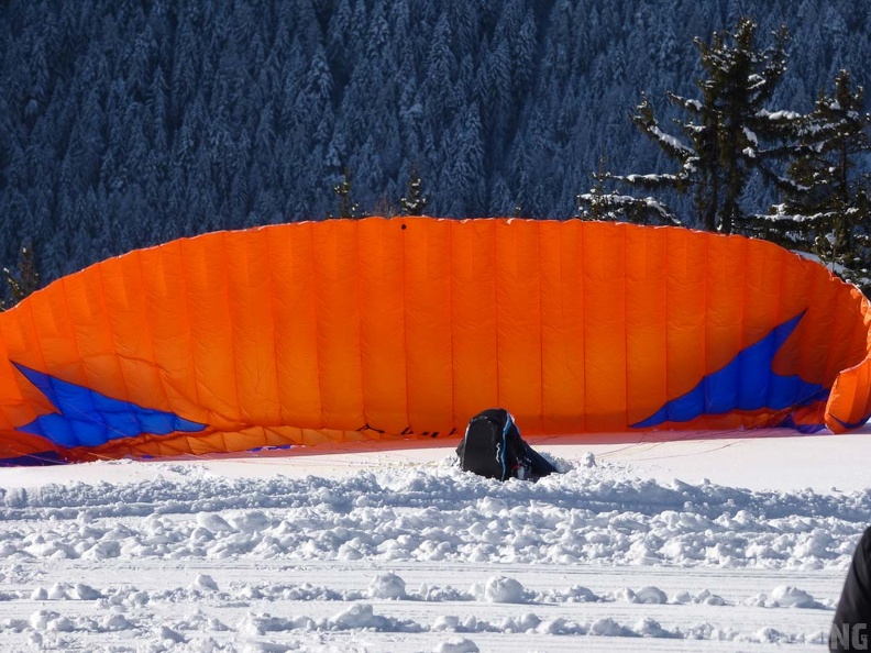 DH1.18 Luesen-Paragliding-577