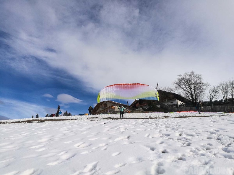 DH11.18 Luesen-Paragliding-203