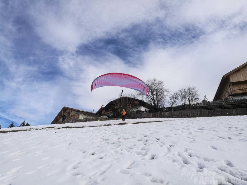 DH11.18 Luesen-Paragliding-240