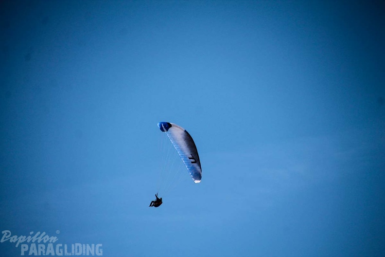 DH12.18 Luesen-Paragliding-195