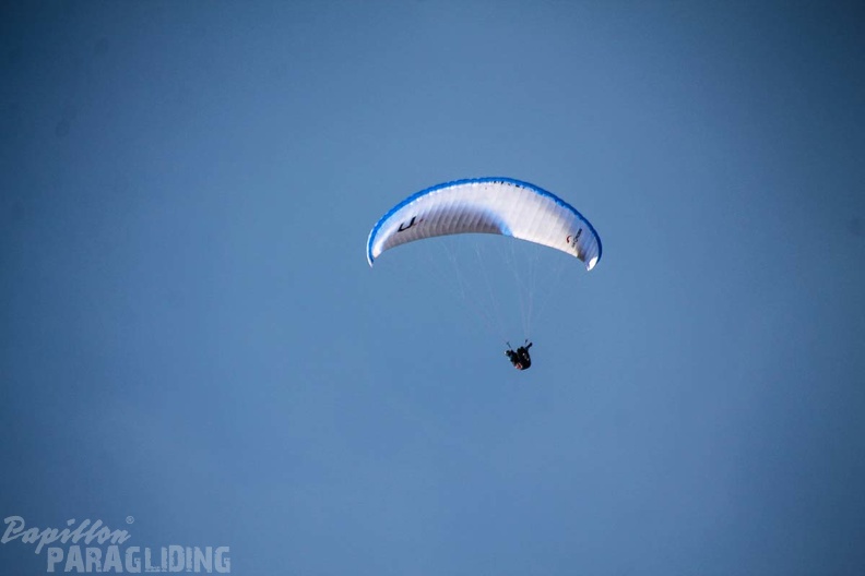 DH12.18 Luesen-Paragliding-300