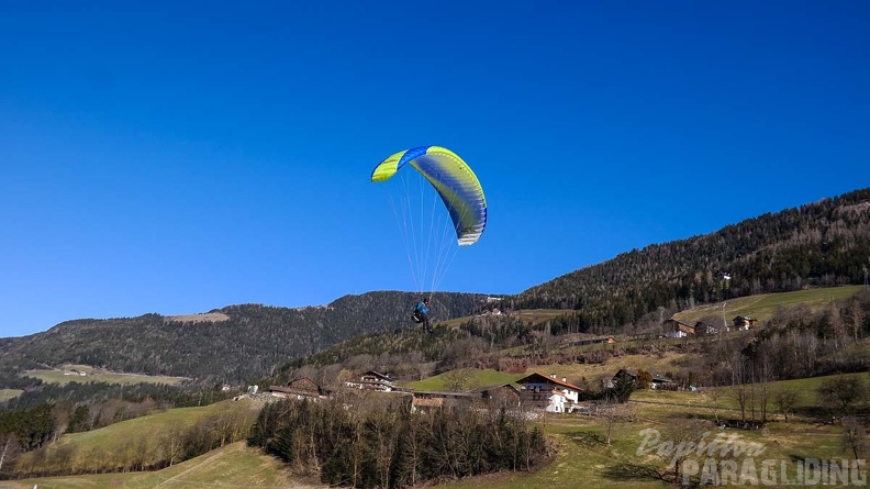 DH12.18 Luesen-Paragliding-554