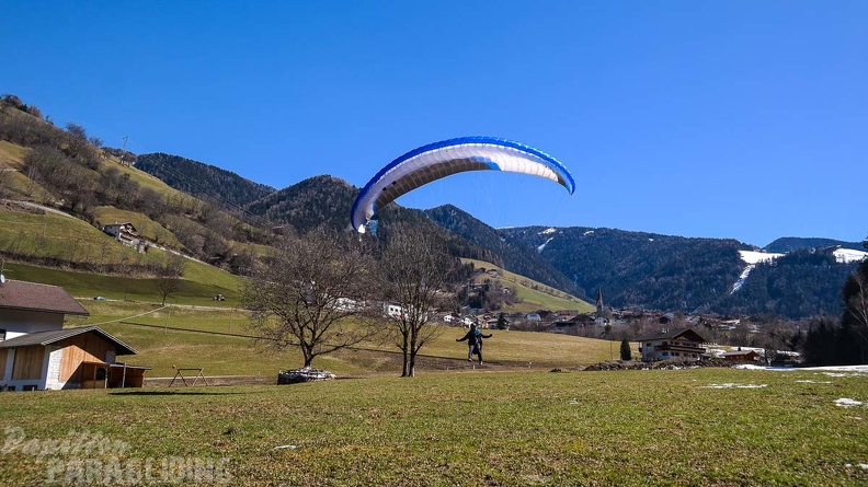DH12.18 Luesen-Paragliding-581
