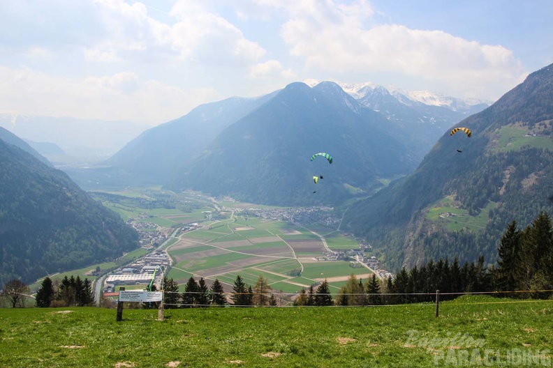 DH17.18 Paragliding-Luesen-250