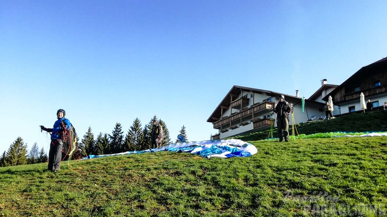 DH17.18 Paragliding-Luesen-502