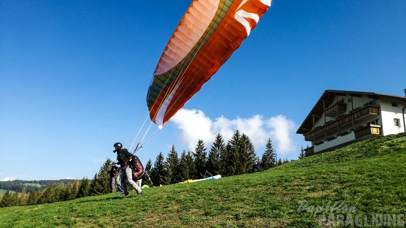 DH17.18 Paragliding-Luesen-556