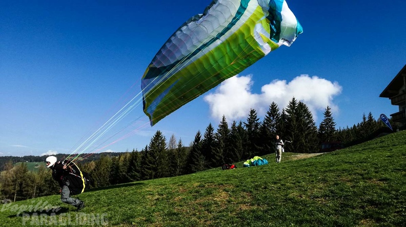 DH17.18 Paragliding-Luesen-561