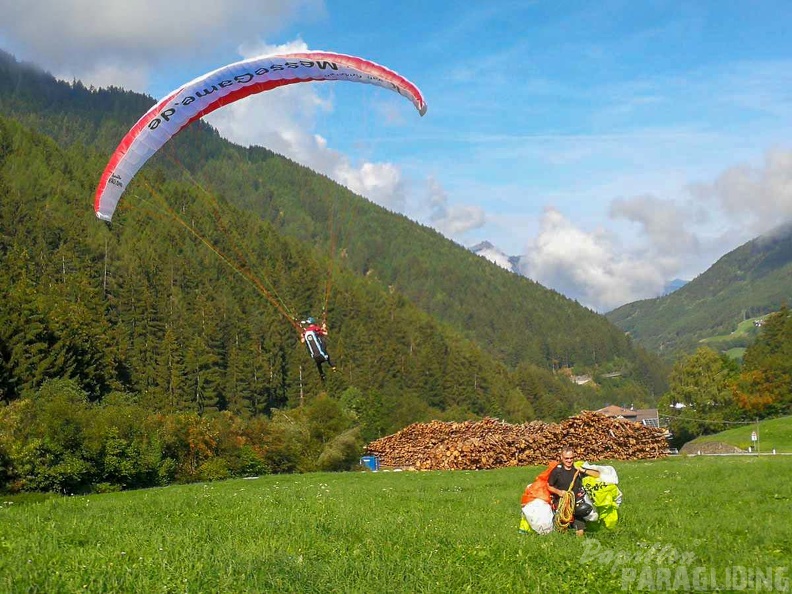 DH32.18_Paragliding-105.jpg