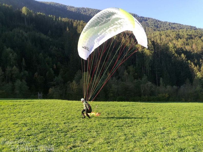 DH41.18 Luesen-Paragliding-255