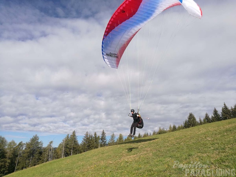 DH41.18 Luesen-Paragliding-310