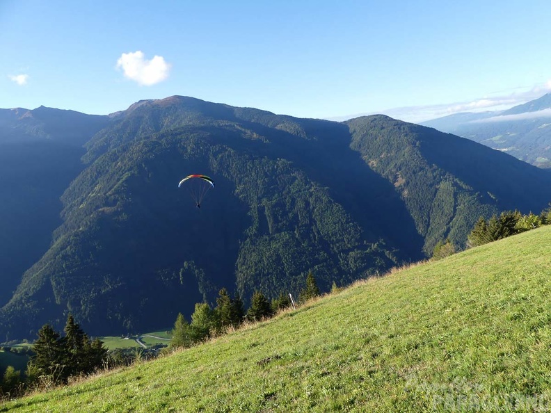 DH41.18 Luesen-Paragliding-404