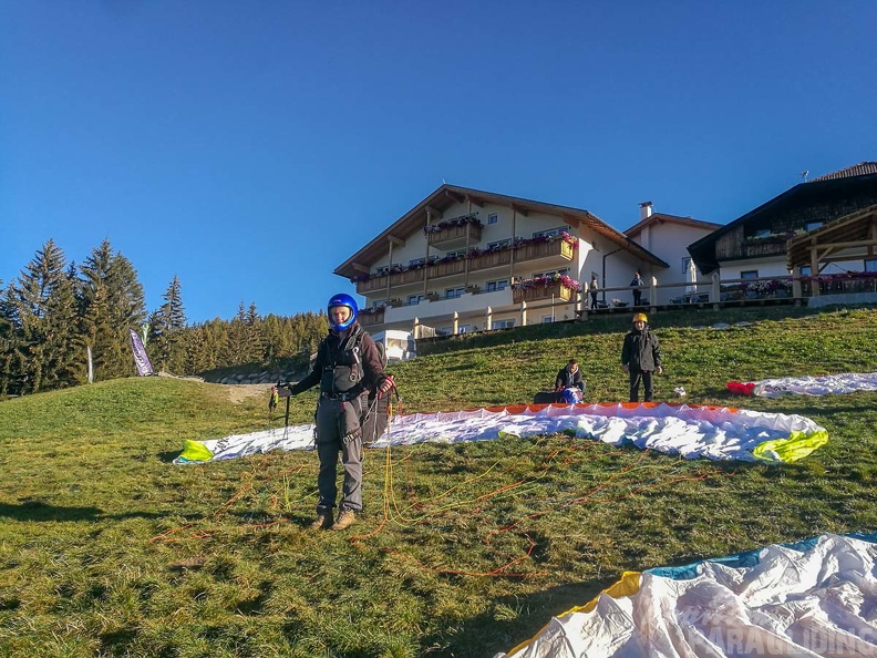 DH43.18 Luesen-Paragliding-106