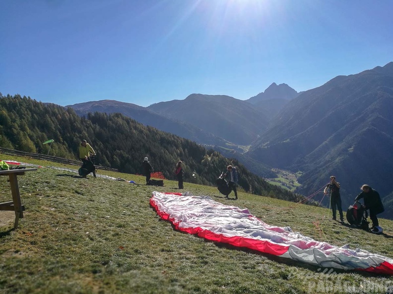 DH43.18 Luesen-Paragliding-127