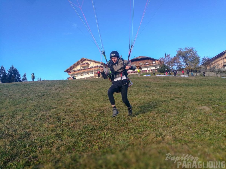 DH43.18 Luesen-Paragliding-268