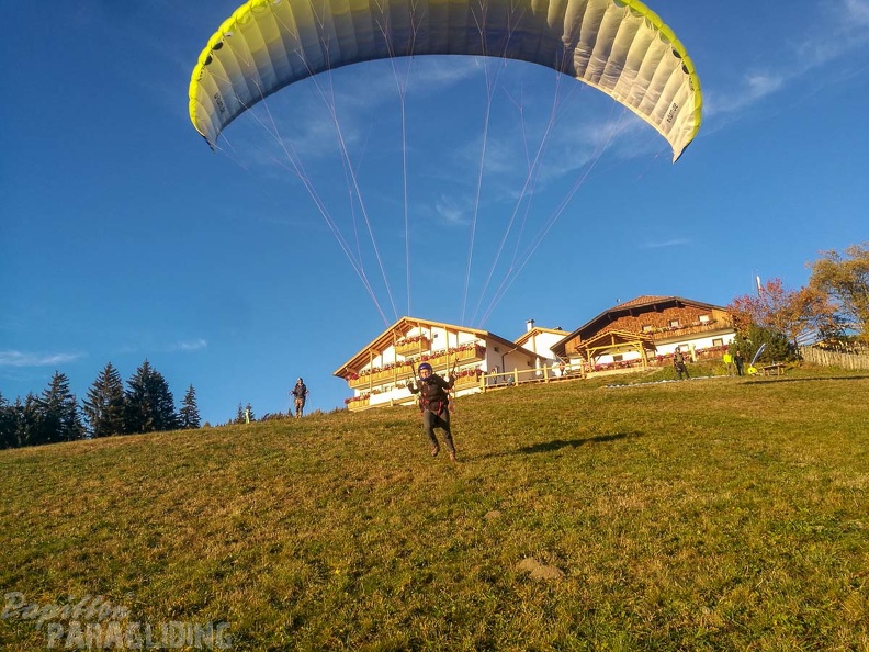 DH43.18 Luesen-Paragliding-301