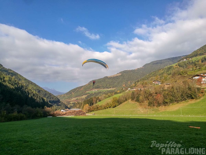 DH43.18 Luesen-Paragliding-335