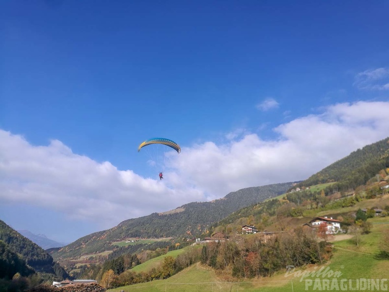 DH43.18 Luesen-Paragliding-336