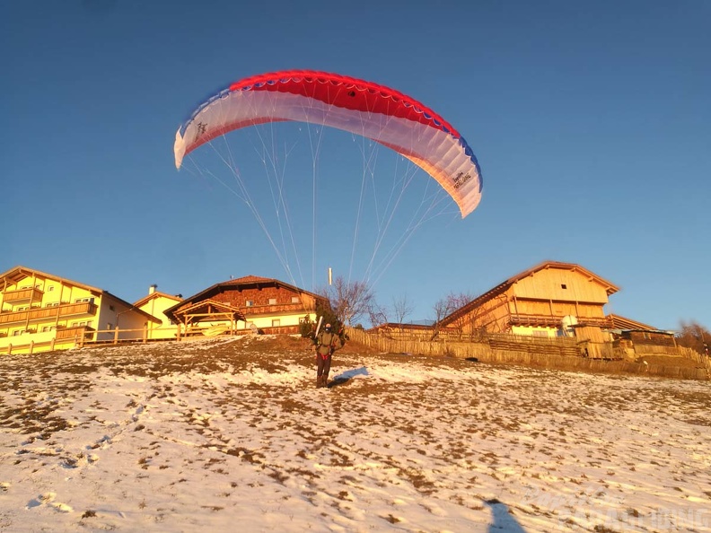 DH50.18 Luesen-Paragliding-308