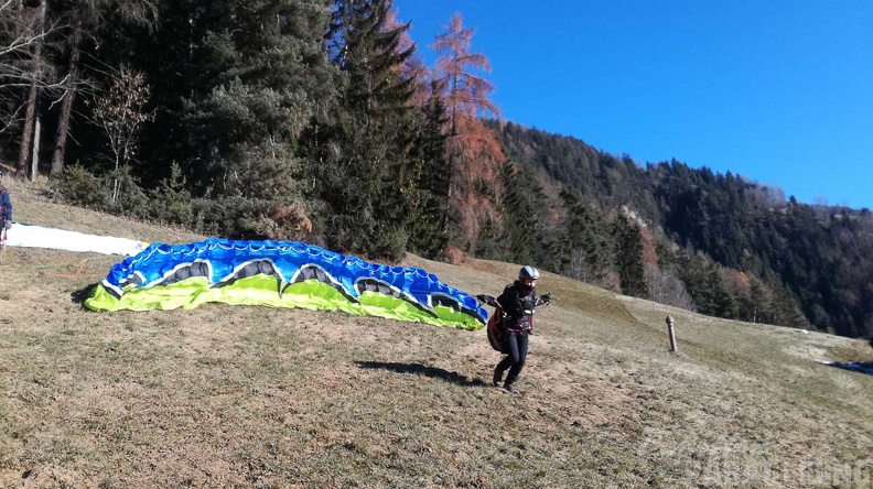 DH50.18 Luesen-Paragliding-320