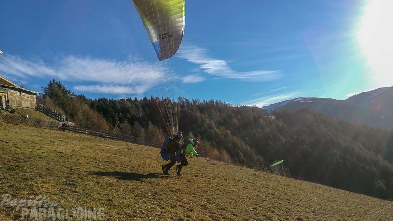 DH52.18 Luesen-Paragliding-200