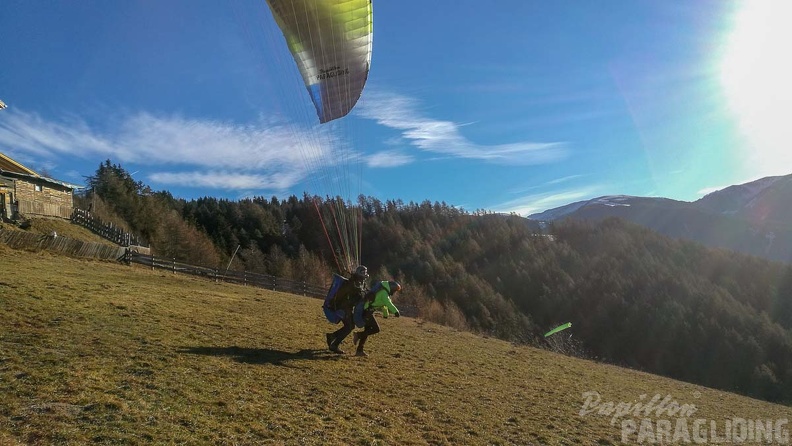 DH52.18_Luesen-Paragliding-200.jpg