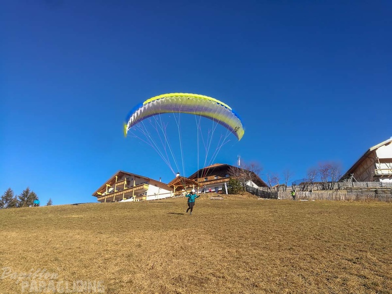 DH52.18 Luesen-Paragliding-277