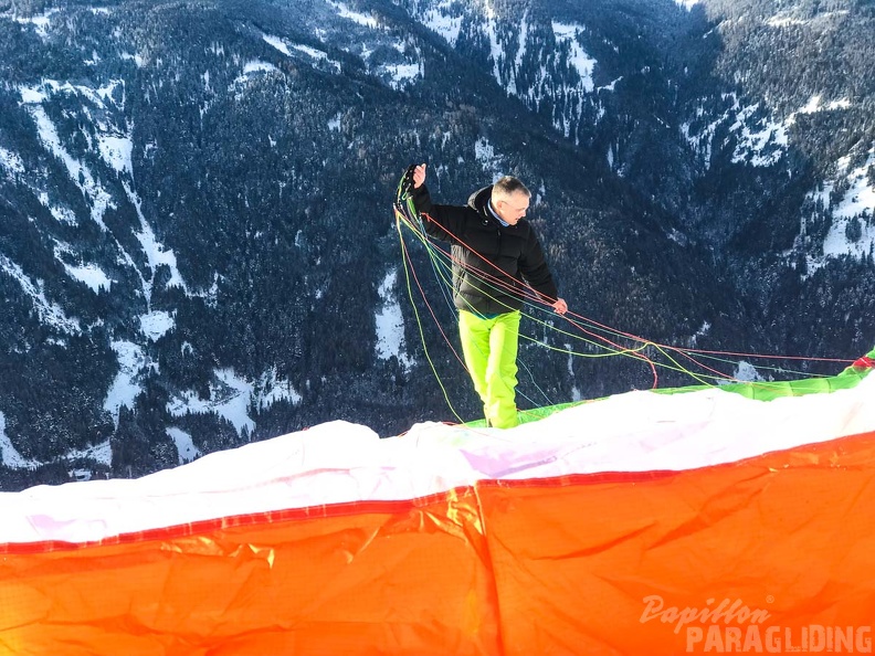 DH7.18_Paragliding-155.jpg