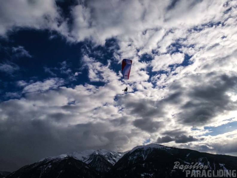 DH7.18_Paragliding-288.jpg