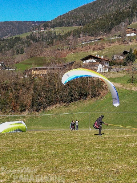 DH13.19 Luesen-Paragliding-230