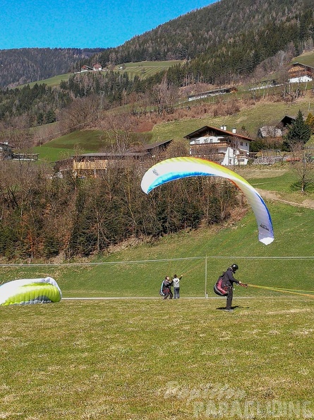 DH13.19 Luesen-Paragliding-230