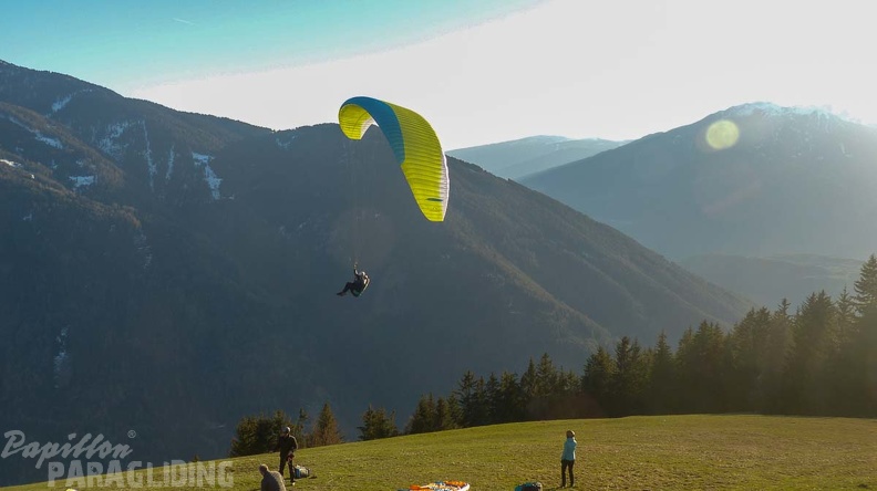 DH13.19 Luesen-Paragliding-285