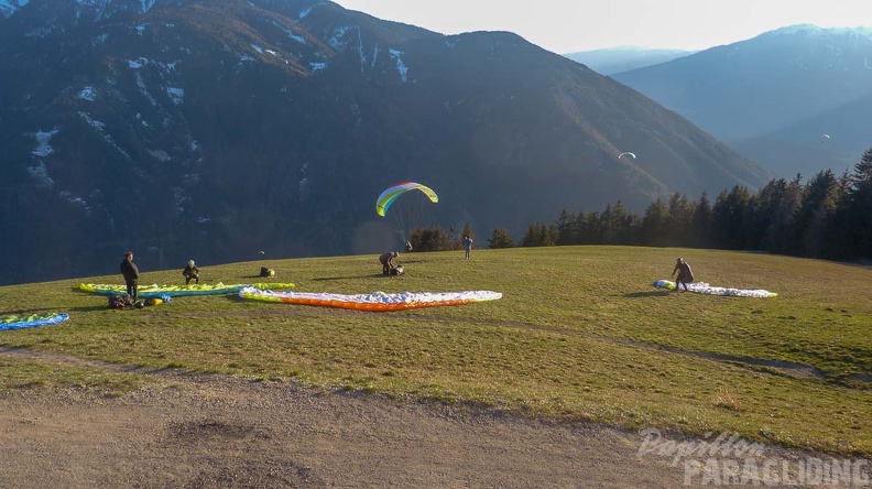 DH13.19 Luesen-Paragliding-299