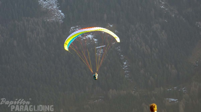 DH13.19 Luesen-Paragliding-300