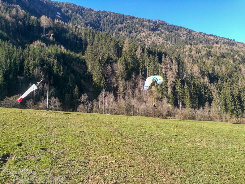 DH13.19 Luesen-Paragliding-365