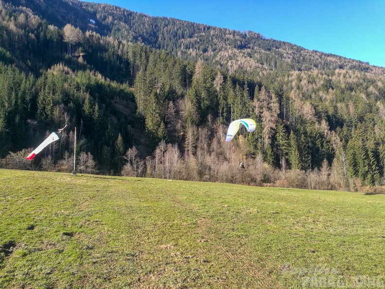 DH13.19 Luesen-Paragliding-365