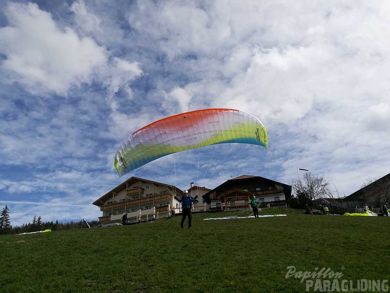 DH15.19 Luesen-Paragliding-160